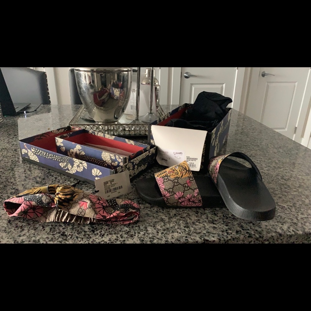 Gucci flip flops tiger 🐅 print & Gucci headband